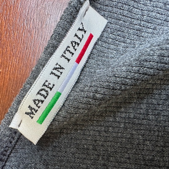 Long sleeve crop top made in Italy Size Medium - Picture 5 of 6